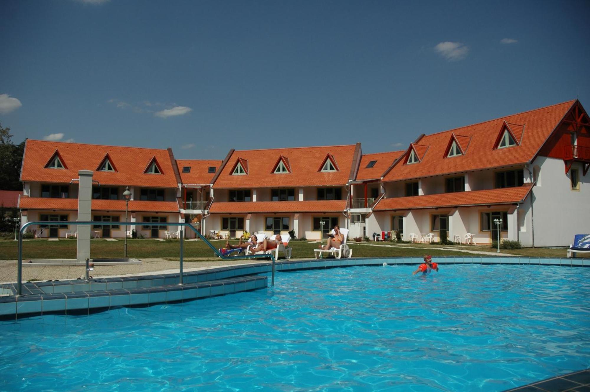 מלון Nemesnép Abbazia Country Club מראה חיצוני תמונה